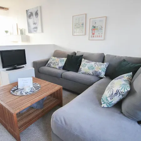 Charming 60m2 דירה *